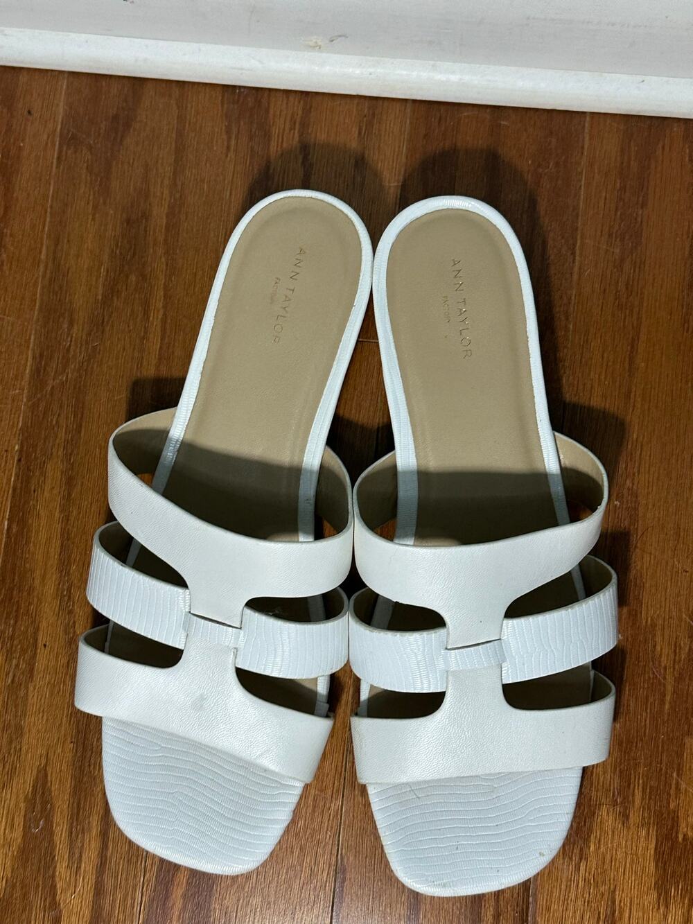 Ann Taylor factory women’s white slides sandals summer date night dress Size 10
